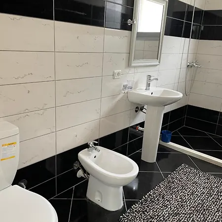 Tona Apartament Apartment Vlorë