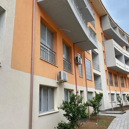 Apartment Tona Apartament *