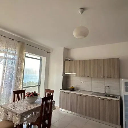 Apartment Tona Apartament