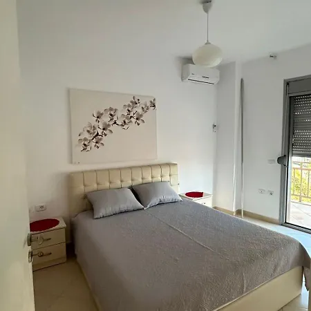 Tona Apartament *