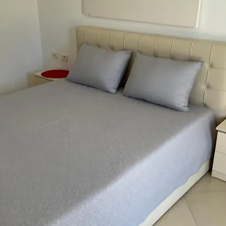 Apartment Tona Apartament *