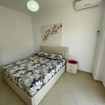 Tona Apartament Vlorë