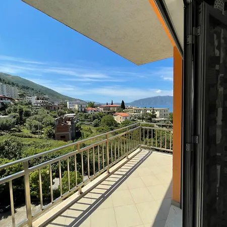 Apartment Tona Apartament *